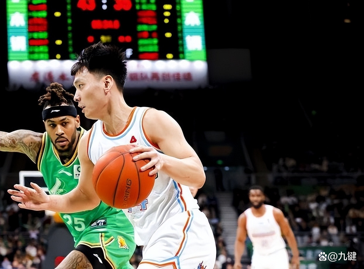 山东男篮遭遇失利，新疆男篮豪取胜利