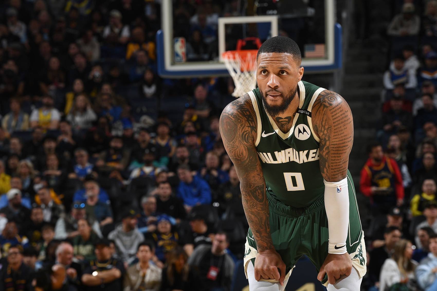 篮球明星受伤暂停比赛复出待定